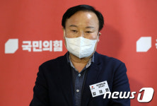 면접 마치고 질문 답하는 김재원 전 최고위원
