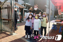 윤석열, 모교 대광초 ‘깜짝’ 방문 “어린이들 씩씩하세요”
