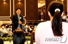 고민 듣는 강기정...청년들과 토크쇼.