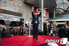 윤석열 당선인, 포항 죽도 시장 방문