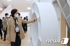 미래형 학습환경 덕과초 찾은 유은혜 부총리