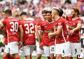 정우영 '멀티 도움' 프라이부르크, 보훔에 3-0 완승