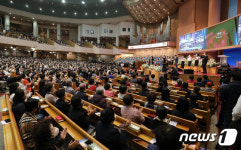 부활절 예배 갖는 여의도순복음교회