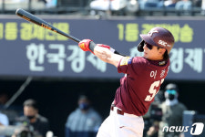 이정후 MLB 첫 5안타 기록… 샌프란시스코 자이언츠 19-6 대승으로 5연패 탈출, 시즌 타율 0.304로 3할대 복귀