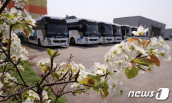 거리두기 전면 해제, 들뜬 전세버스 업계