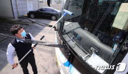 거리두기 전면해제, 묵은 때를 벗어내는 고속버스