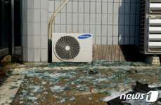 대구 3공단 안경제조공장 3층서 화재...깨진 유리 파편들