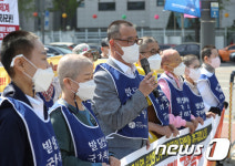 삭발하고 인수위 앞에 모인 전국장애인부모연대 대표 이미지
