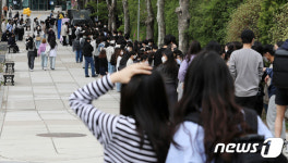 거리두기 전면 해제 이후 활기가 도는 대학가