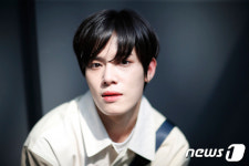 탄 주안, 신비로운 눈빛
