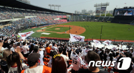 함성 울려퍼지는 야구장