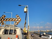 강변북로 등 車전용도로 교통정보 수집 카메라 세척…부분 교통통제