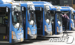 극적 타결로 계속 달리는 버스