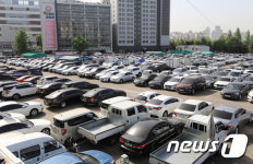 한산한 중고차 매매단지
