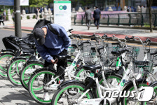 따릉이 대여하는 시민