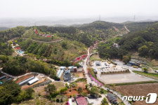 당진 삼선산수목원, 화려한 겹벚나무·철쭉 등 봄꽃 향연
