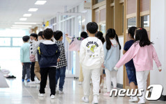 다음달 학교 정상등교, 일상 회복 시작