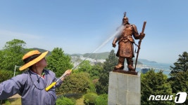 여수 자산공원 이순신 동상 건립 55년 만에 첫 친수식