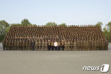 열병부대 방문한 김정은… '강군 건설의 대업' 강조