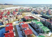 북한 중평남새온실농장 마을 전경…살기 좋고 문명한 농촌 건설