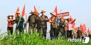 北, 봄철 농민들 노고 격려… 고마운 애국자들