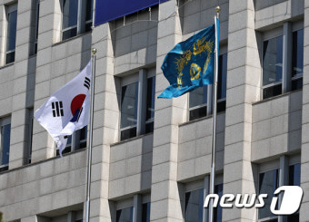 용산 대통령실 '봉황기 게양'