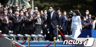 취임식장 입장하는 윤석열 대통령 내외