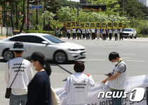 거리 선전전 펼치는 전국보건의료산업노동조합