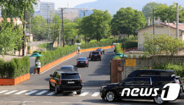 용산 집무실 향하는 윤 대통령 탑승차량 행렬