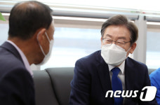 인천 계양구보훈회관 방문한 이재명
