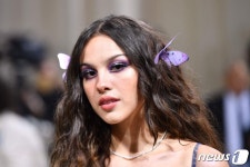 올리비아 로드리고, 빌보드뮤직어워즈 7개 부문 수상 쾌거…BTS 3관왕(종합)