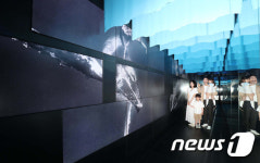 고래와 함께 하는 미디어아트 터널