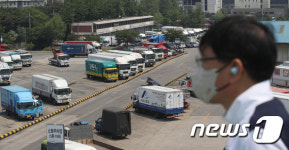 경유값이 휘발윳값 역전... 시름 깊어가는 운송업계