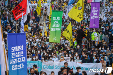 [뉴스1 PICK]42년 전 그날처럼…5·18 민주평화대행진 재현