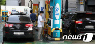 고공행진하는 기름값에 주유량 줄었다