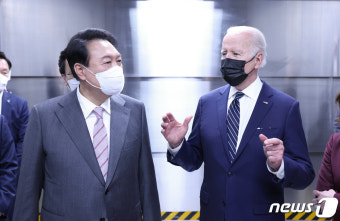 [속보] 바이든 대통령, 용산 청사 도착…곧 한미 정상회담