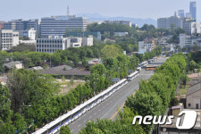 용산 대통령실 인근에 배치된 경찰 버스들