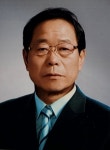 김형호 부안상설시장 상인회장. 시장 활성화 공로 중기부 장관상