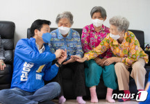 어르신 손 잡은 김병관 후보