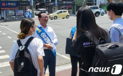 한 표라도 더 울산시장 여야 후보, 출퇴근길 집중 유세(종합)
