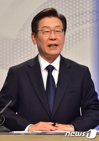 인천계양을 TV토론회 참석한 이재명