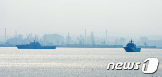동해로 출동한 해군 상륙함