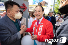 계산역에서 시민들 만난 윤형선 국민의힘 계양을 후보