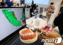 치과 관련 기업이 한자리에