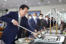 윤 대통령, 점심식사는 국방부에서