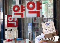 수입 원자재 가격 인상으로 비타민 등 약값까지 오른다
