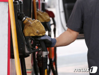 무서운 기름값 2000원 돌파… 휘발유·경유 계속 치솟는다