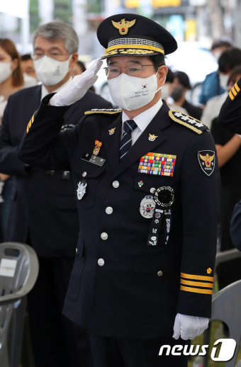 국민의례 하는 김창룡 경찰청장