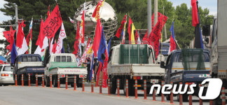소주 직접 받으러 온 주류도매업체 차량