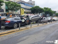 대구2호선 인근서 차량 4중 충돌…운전자 등 7명 부상